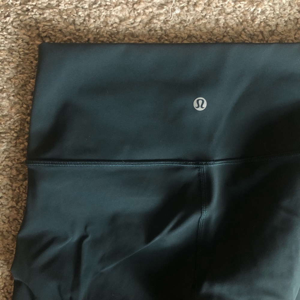 Lululemon Wunder Under leggings size 6